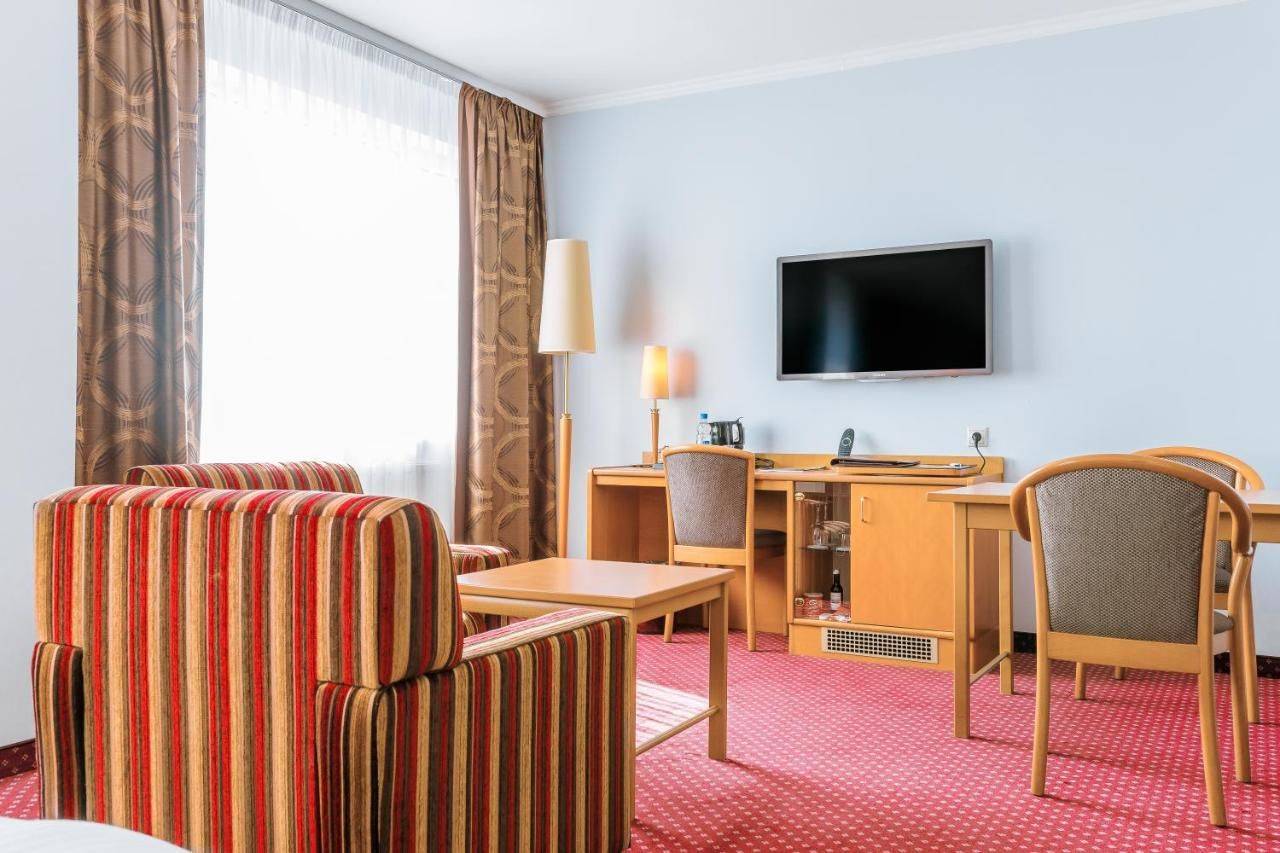 Фотографии номера Люкс с кроватью размера «king-size» в Гостинице Русотель Москва